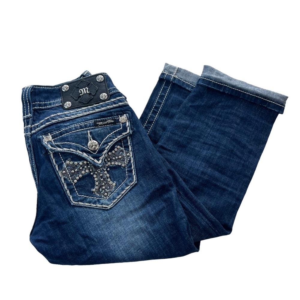 Miss Me Women’s Size 25‎ W Diamond & Studded Cross Design Dark Wash Capri Jeans